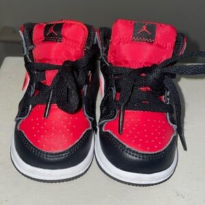 Jordan 1 mid toddler size 4c